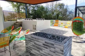 Nueva, Moderna casa en Silvania con Jacuzzi